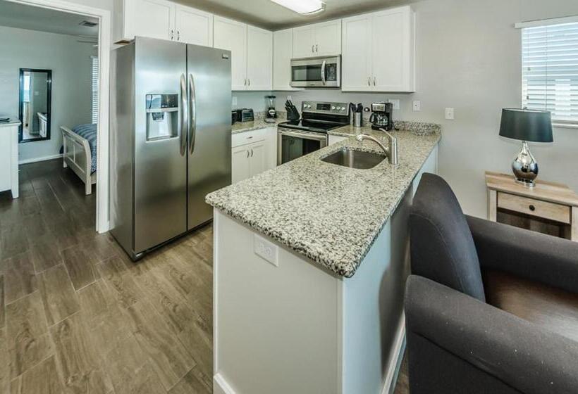 סוויטה, The New Hotel Collection Beachfront