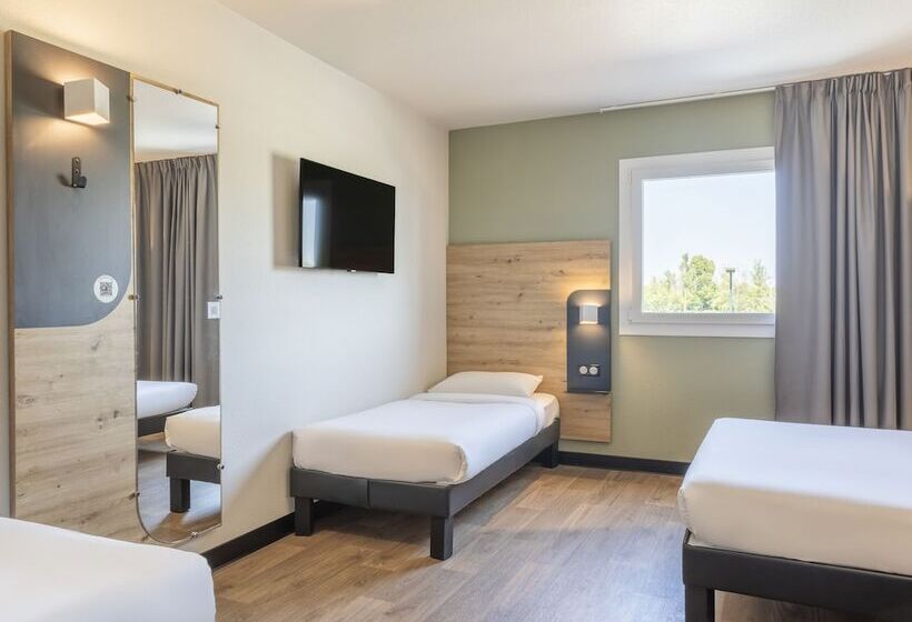 Четырехместный Номер Стандарт, B&b Hotel Saint Martin De Crau Alpilles Camargue