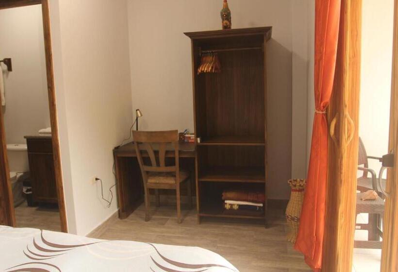 اتاق لوکس با تخت بزرگ, El Ocaso