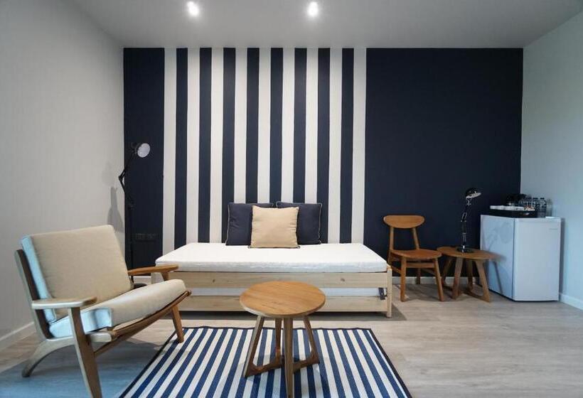 اتاق خانوادگی, Blu Monkey Hub And Hotel Chanthaburi