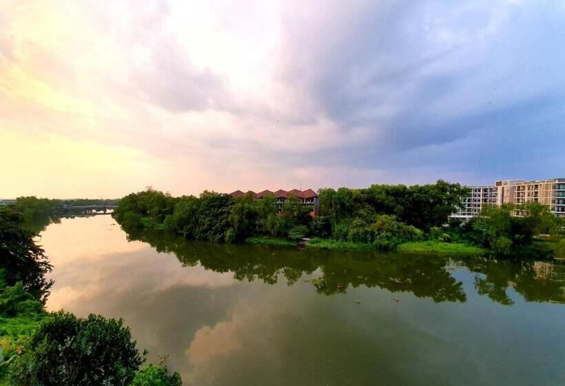 Deluxe room with river view, Usabai Riverside Boutique