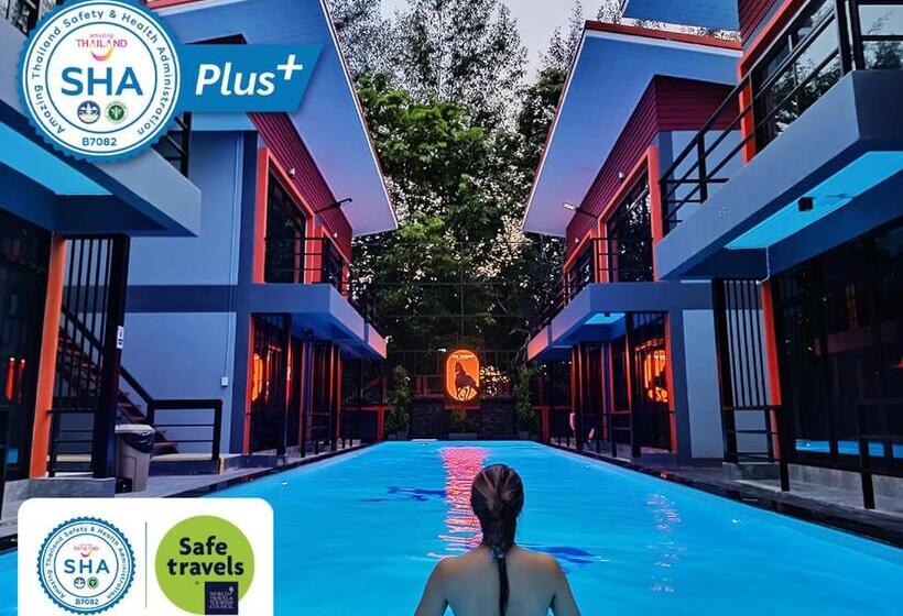 Номер Deluxe с Балконом, The Stories Resort