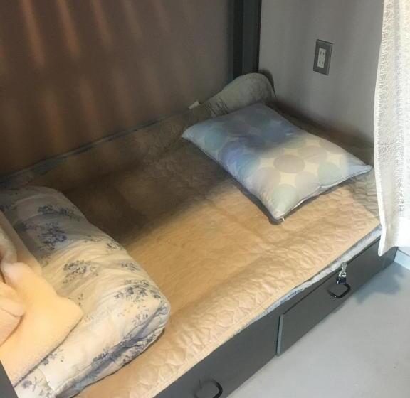 Трежместный Номер Economy, Narita Airport Samurai Hostel