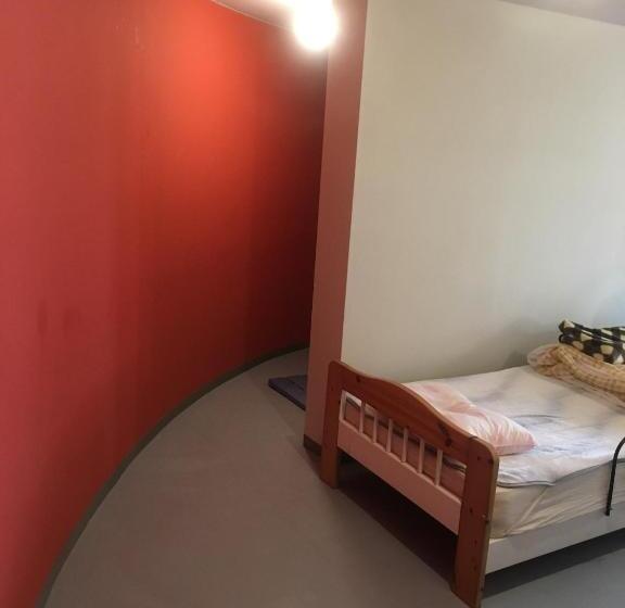 Номер Стандарт, Narita Airport Samurai Hostel