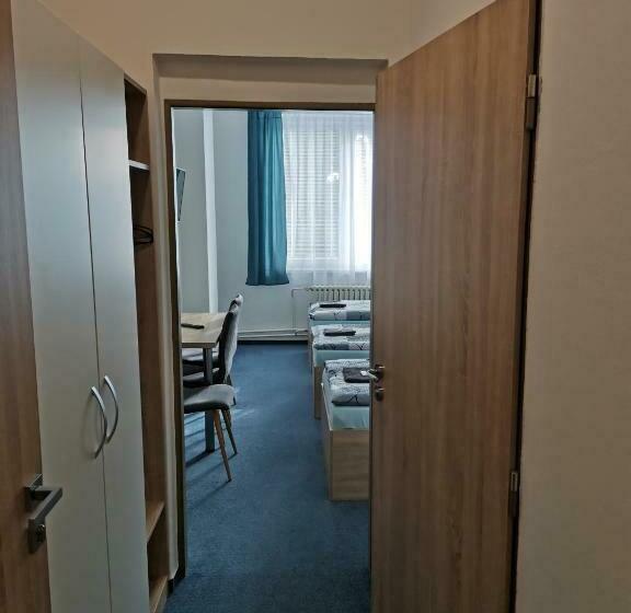 标准三人间, Sporthotel Milevsko
