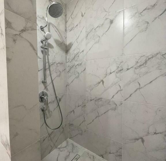 Апартаменты 1 Спальня Нижний Этаж, Boutique Hotel Enjoy