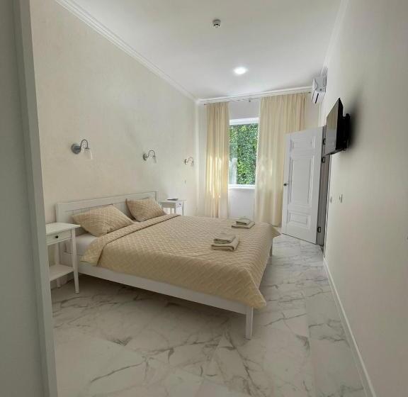 Апартаменты 1 Спальня Нижний Этаж, Boutique Hotel Enjoy