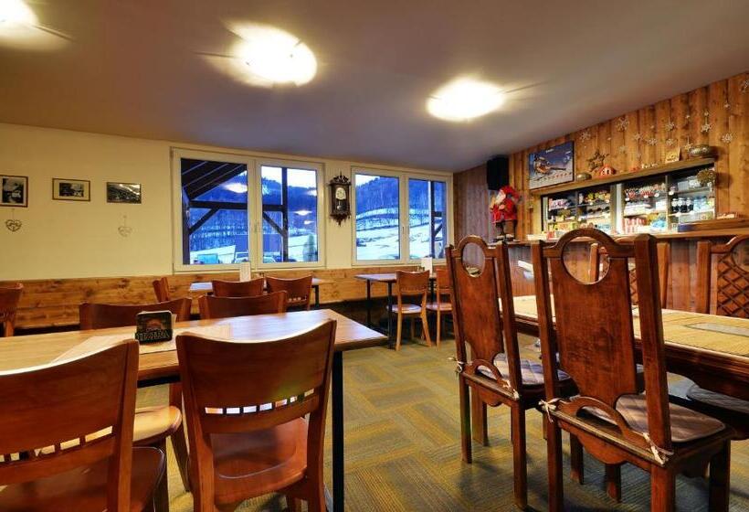 Номер Стандарт Трехместный, Penzion A Apartmány Skipark Hraběšice