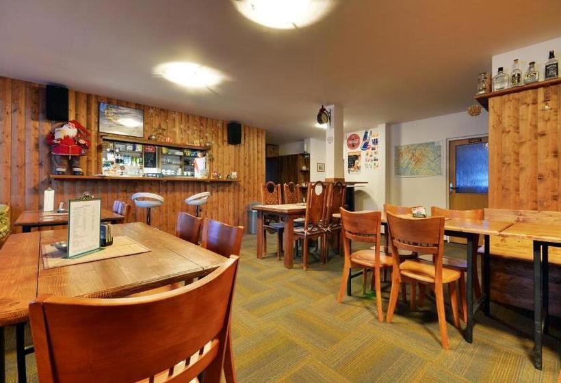 Четырехместный Номер Стандарт, Penzion A Apartmány Skipark Hraběšice