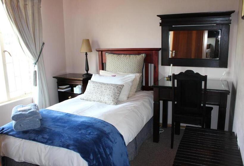 Трехместный Номер Стандарт с Балконом, Waterfront Guest House