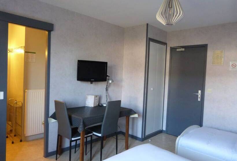 Номер Стандарт Трехместный, Logis Hôtel Les Confins Du Perche