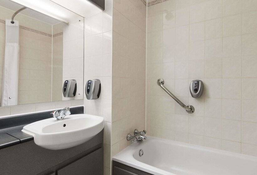Номер Стандарт 2 Двуспальные Кровати, Days Inn Maidstone