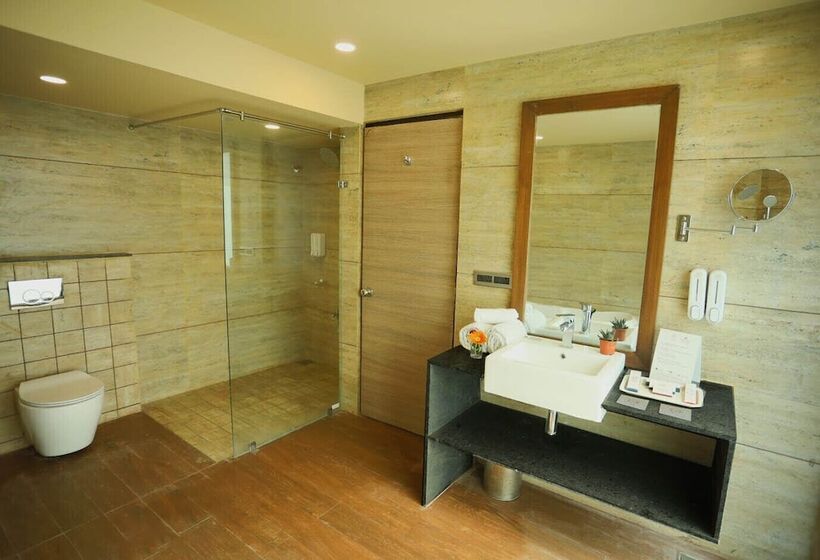 Номер Deluxe, Renest Gandhidham