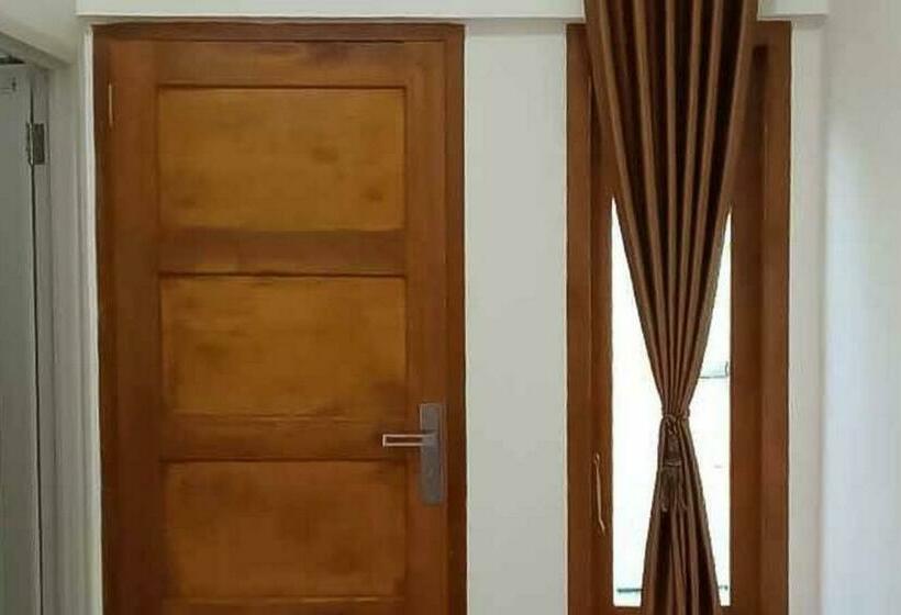 Номер Стандарт, Reddoorz Plus Near Universitas Saburai Lampung