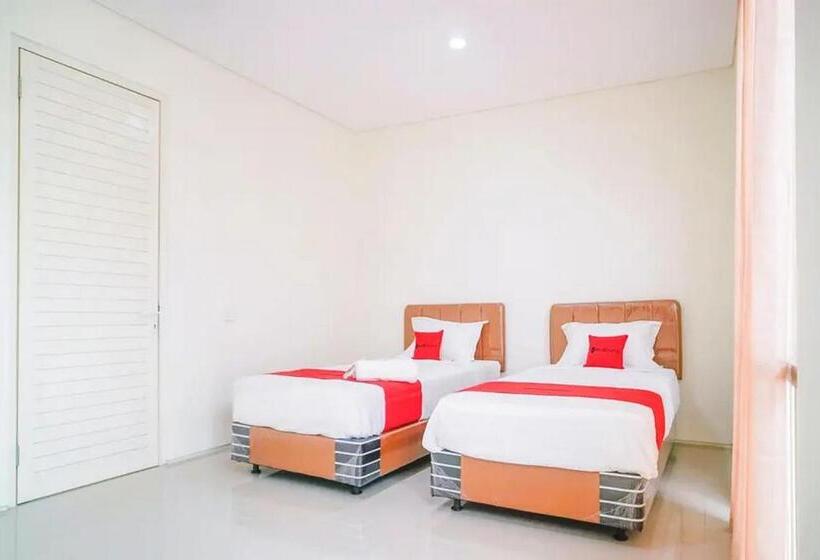 Номер Deluxe, Reddoorz @ Bukit Palma Surabaya