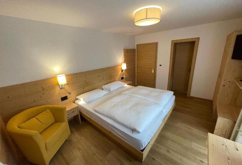 Номер Стандарт с Балконом, Villa Resi B&b