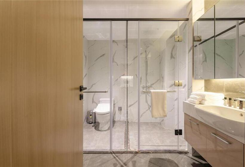 سوییت لوکس, Cresasia Residence