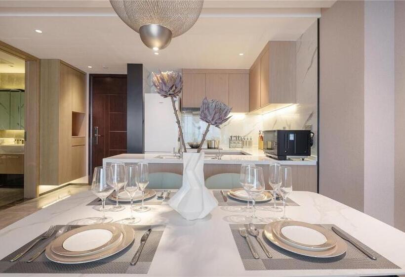 سوییت لوکس, Cresasia Residence