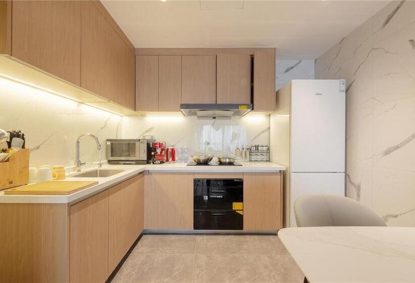 سوییت سوپریور, Cresasia Residence