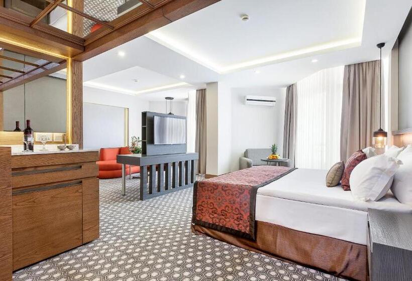 Deluxe Suite Sea View, Salamis Bay Conti Hotel Resort & Spa & Casino