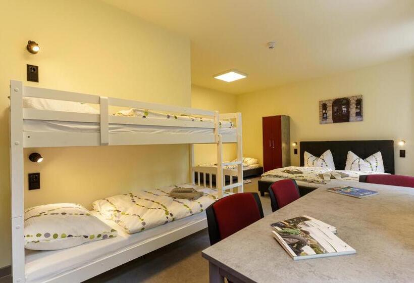 Четырехместный Номер Стандарт, Und Hostel Gleisbett