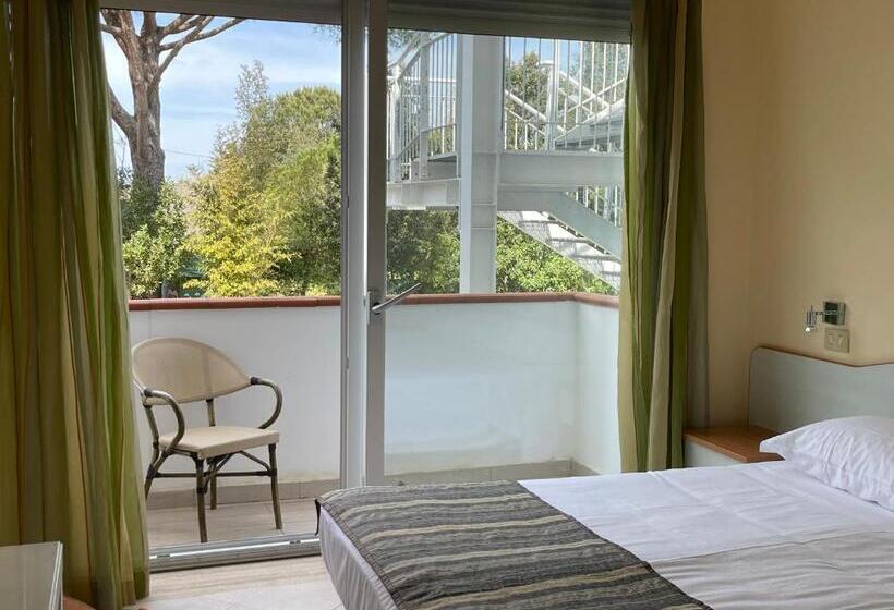 Номер Стандарт Вид на Сад, Capo Circeo Beach Resort Spa Fronte Mare