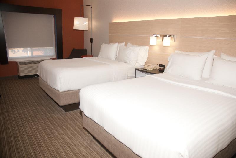 Номер Стандарт Адаптированный для Инвалидов, Holiday Inn Express Hotel & Suites Athens By Ihg