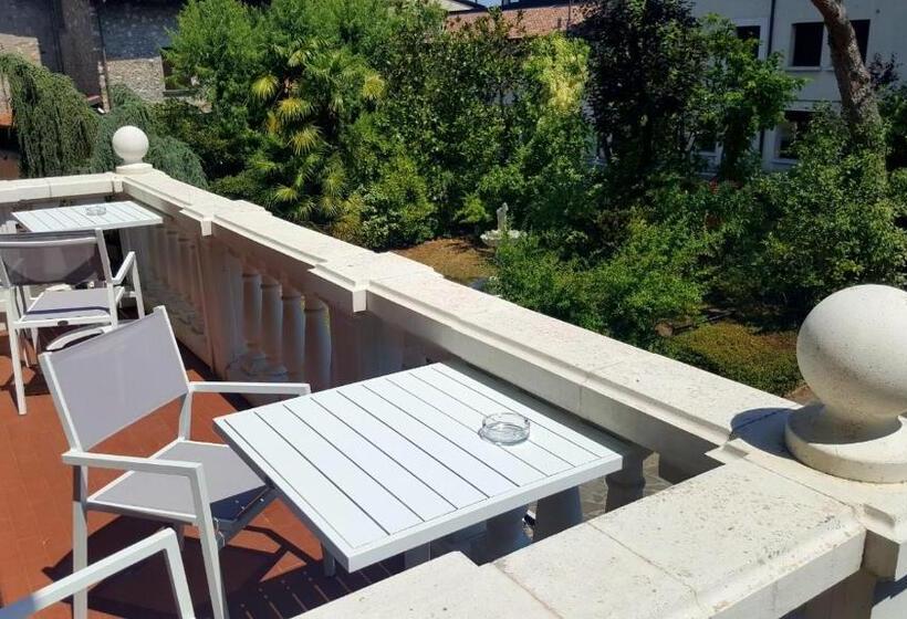 سوئیت با وان آب گرم, B&b Villa Fiorini