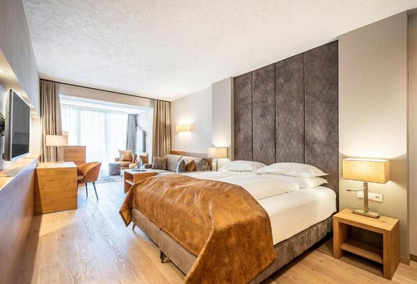 Трехместный Номер Стандарт с Балконом, Quellenhof Luxury Resort Passeier
