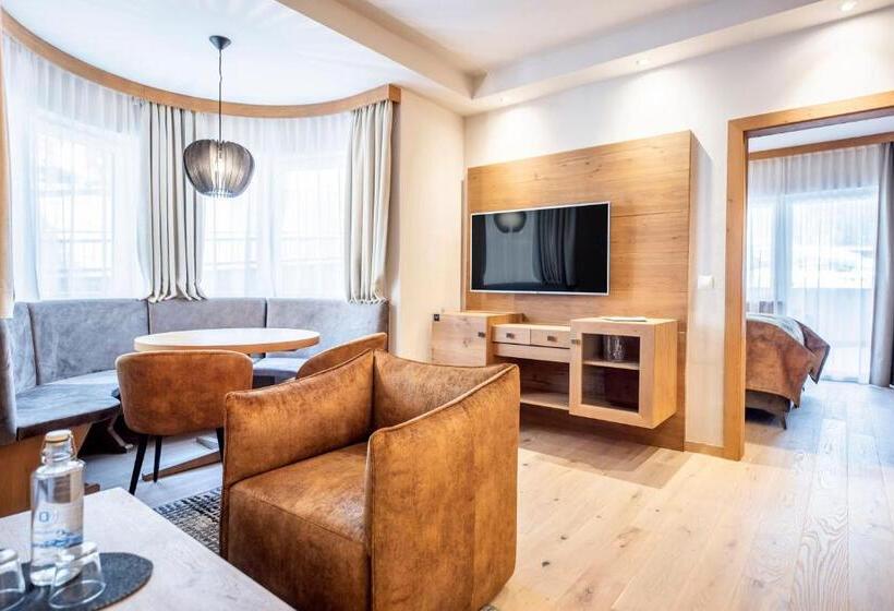 Четырехместный Номер Стандарт с Балконом, Quellenhof Luxury Resort Passeier