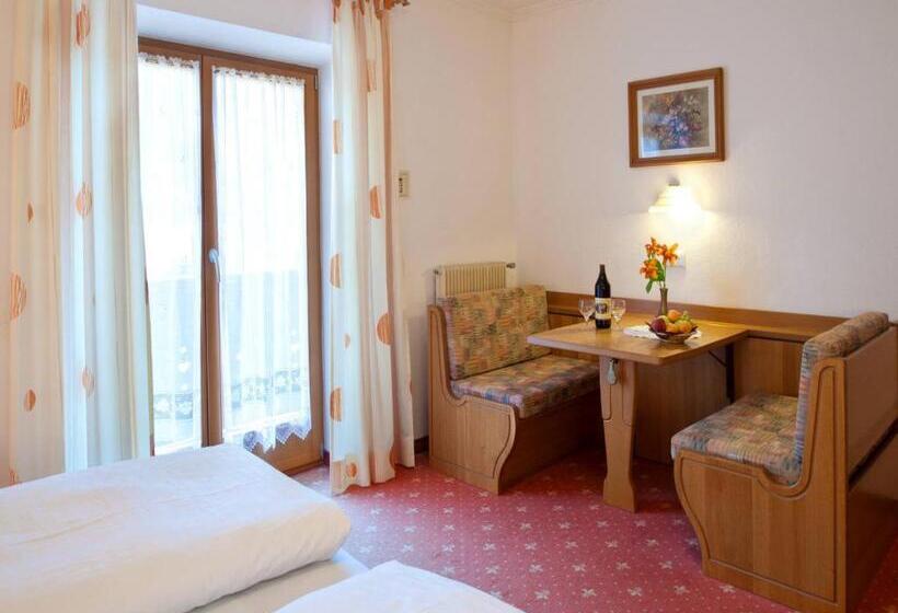 اتاق استاندارد سه نفره, Pension Sonnegg