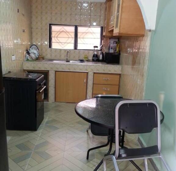 Апартаменты Deluxe 1 Спальня, Gyason Royal Guest House