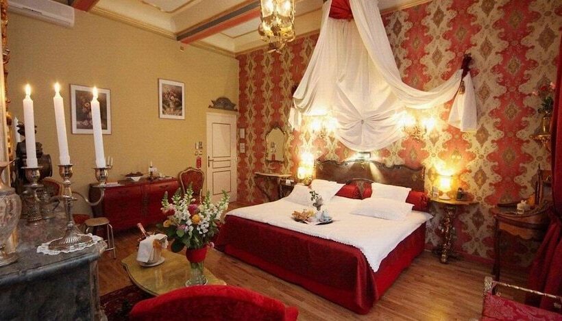 Люкс Сеньор, Hôtel Renaissance