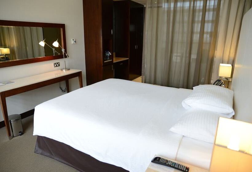 스탠다드 룸 더블 침대, Centro Yas Island By Rotana