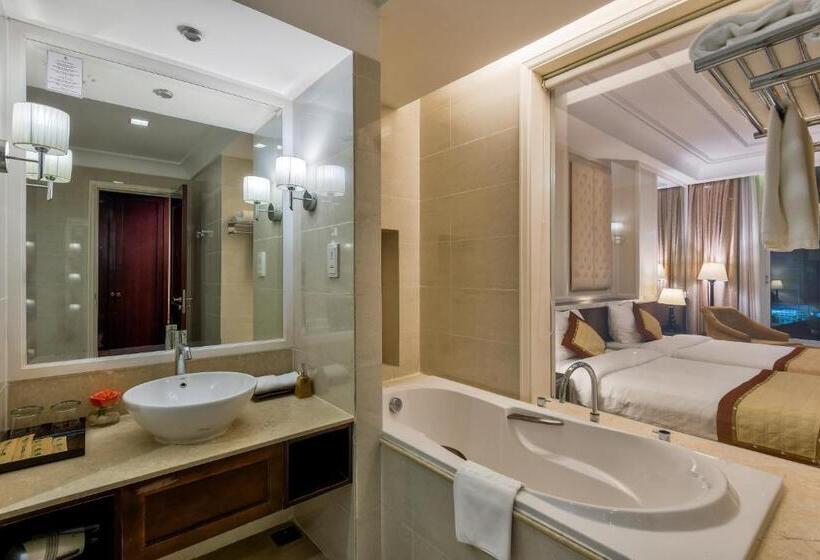 اتاق سوپریور با چشم‌انداز شهر, La Sapinette Hotel Dalat