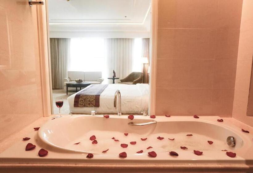 سوییت جونیور با چشم‌انداز شهر, La Sapinette Hotel Dalat