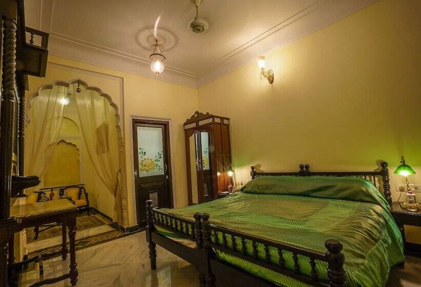 スイート, Shahpura House