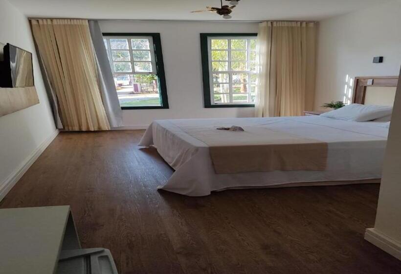 Habitació Triple Deluxe, Ville Real