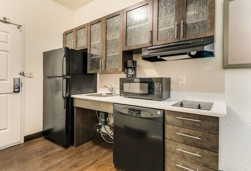 스탠다드 스튜디오, Candlewood Suites Portland Airport, An Ihg