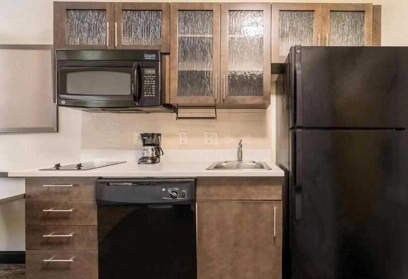 스탠다드 스튜디오, Candlewood Suites Portland Airport, An Ihg
