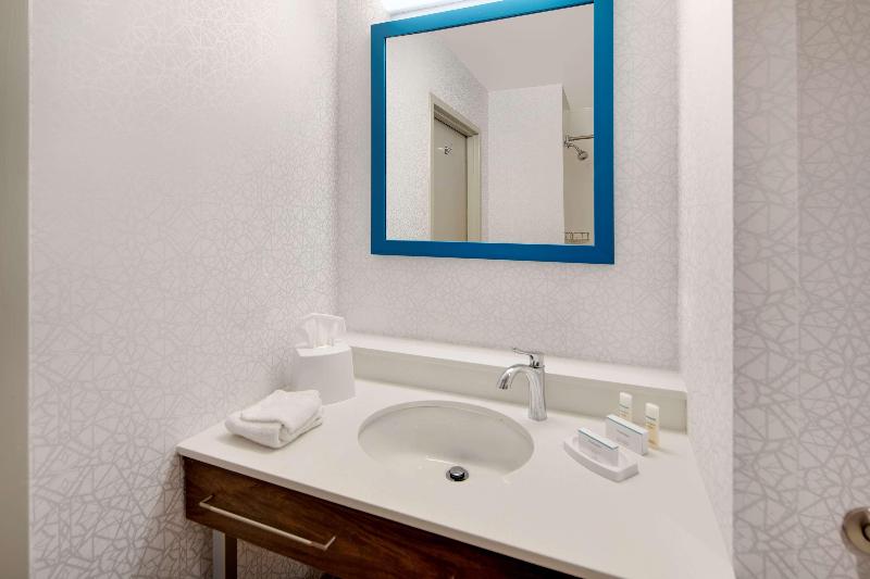 장애인을 위한 킹사이즈 침대 스탠다드 룸, Hampton Inn & Suites St. Augustine Vilano Beach