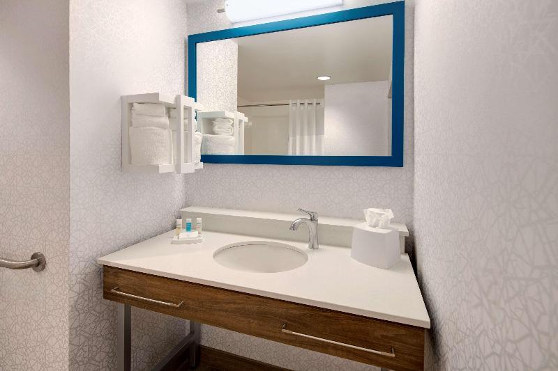 장애인을 위한 킹사이즈 침대 스탠다드 룸, Hampton Inn & Suites St. Augustine Vilano Beach