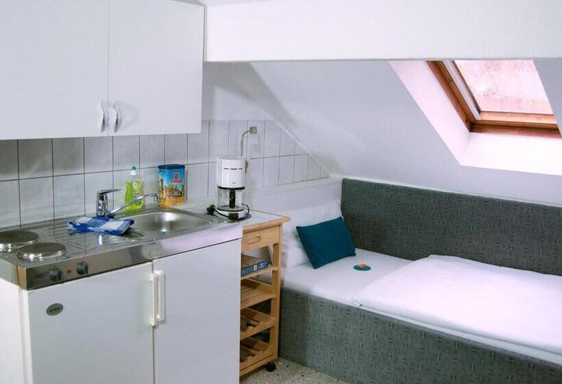 Studio Standard, Am Hillmannplatz Nr.1