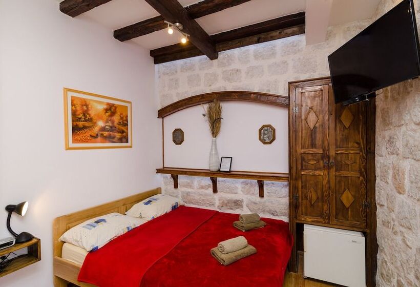اتاق استاندارد, Eddie's Sea View Rooms Old Town