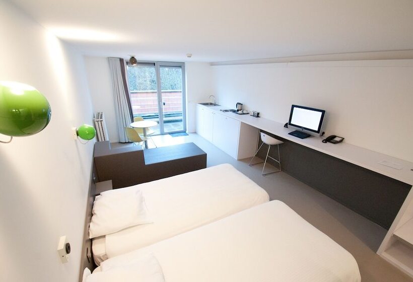 스탠다드 스튜디오, Corbie Geel