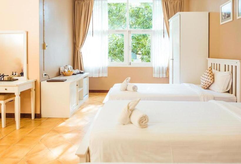 اتاق استاندارد سه نفره, Feung Nakorn Balcony Rooms And Cafe