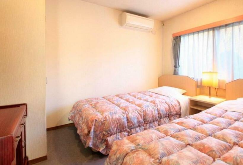Семейный Номер, Izu Ippeki Lake Lakeside Terrace