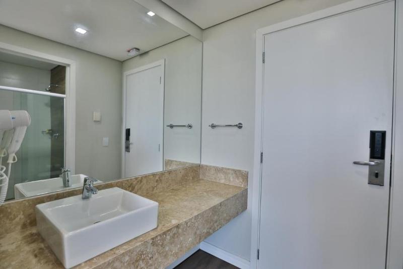 キングサイズベッドのスタンダードルーム, Best Western Plus Houston Atascocita Inn & Suites