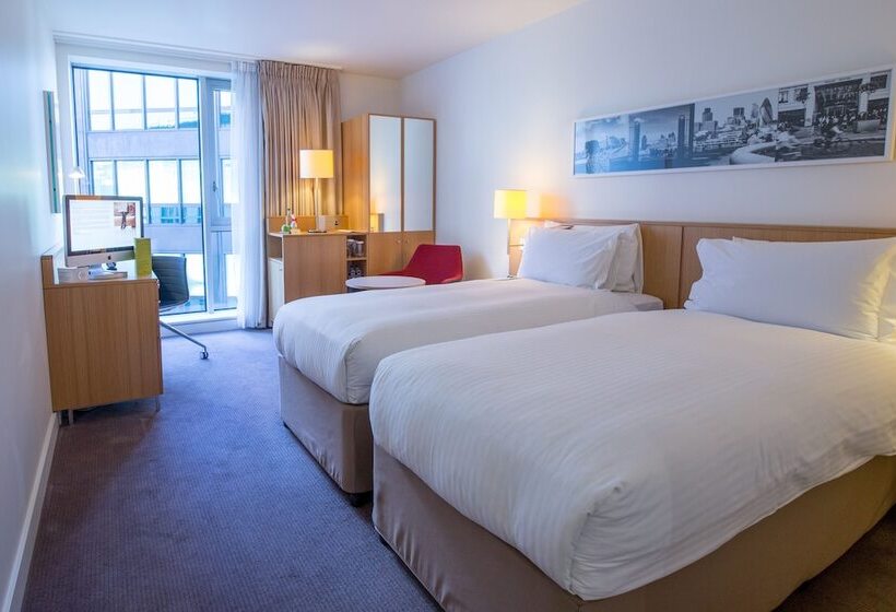 Номер Deluxe, Doubletree By Hilton Hotel London  Tower Of London