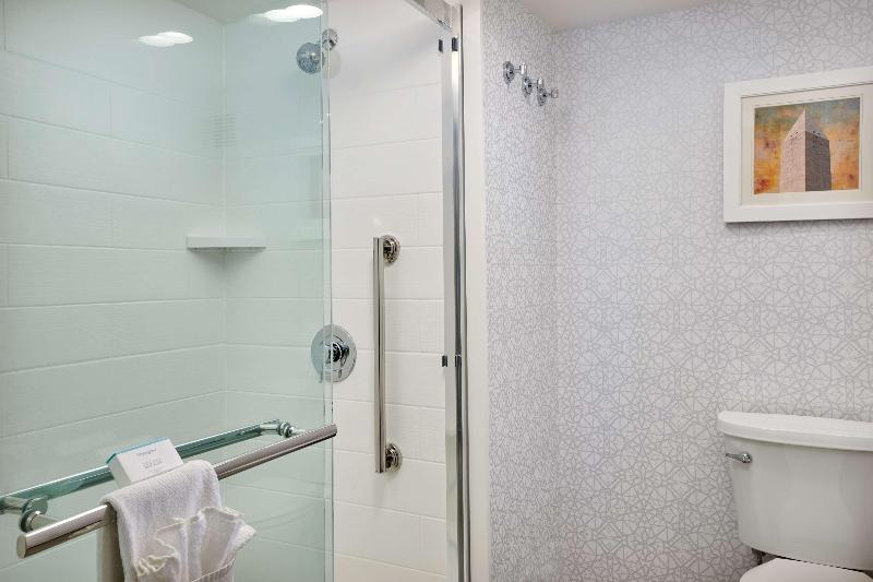 Номер Стандарт Адаптированный для Инвалидов, Doubletree By Hilton Hotel London  Tower Of London